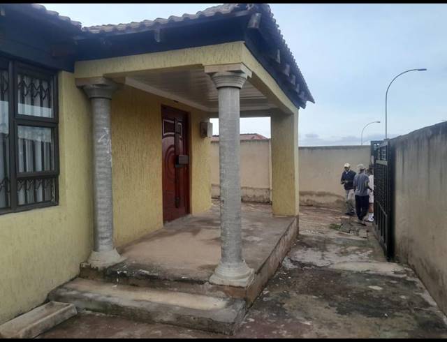 3 BEDROOM HOUSE FOR SALE IN LENASIA SOUTH EXT 4